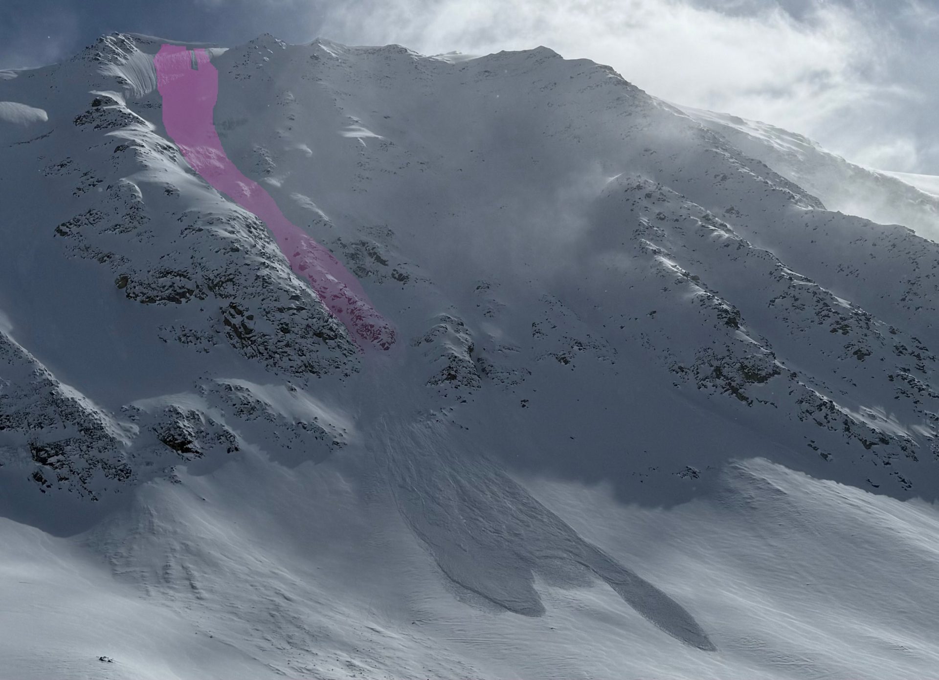 Lawinenabgang aufgrund der Zusatzbelastung durch Triebschnee bei der Taschachwand (© Marvin Kärle, 23.03.2025)