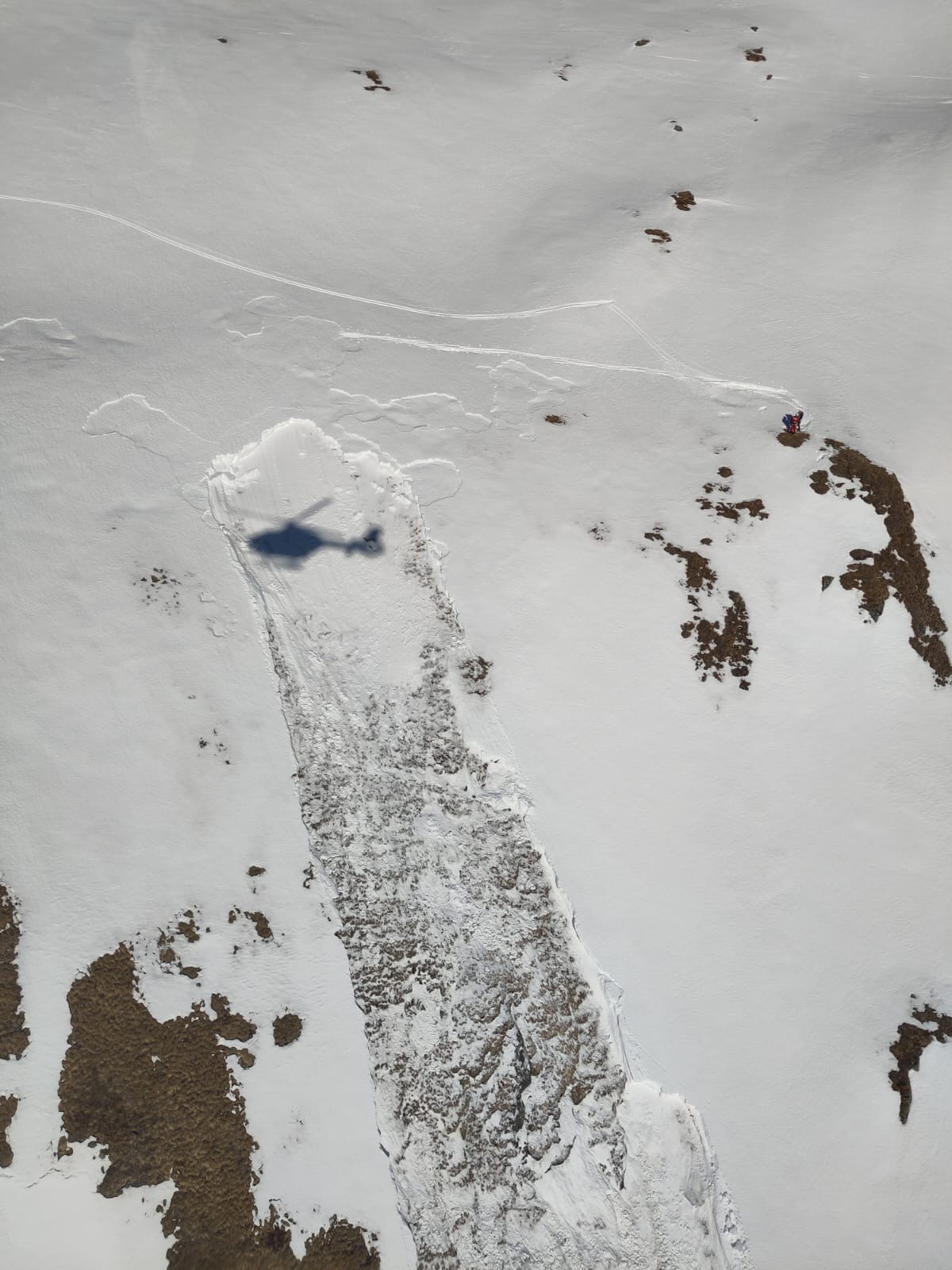Fernausgelöste Schneebrettlawine ohne Folgen unterhalb der Hohen Mut, Gurgler Gruppe, Süd, 2500m (© Alpinpolizei, 06.04.2025)