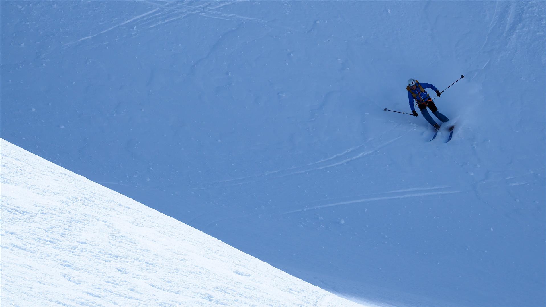 Mitunter auf engem Raum rasch wechselnde Schneequalität. Zentrale Stubaier Alpen (© LWD Tirol, 10.04.2025)