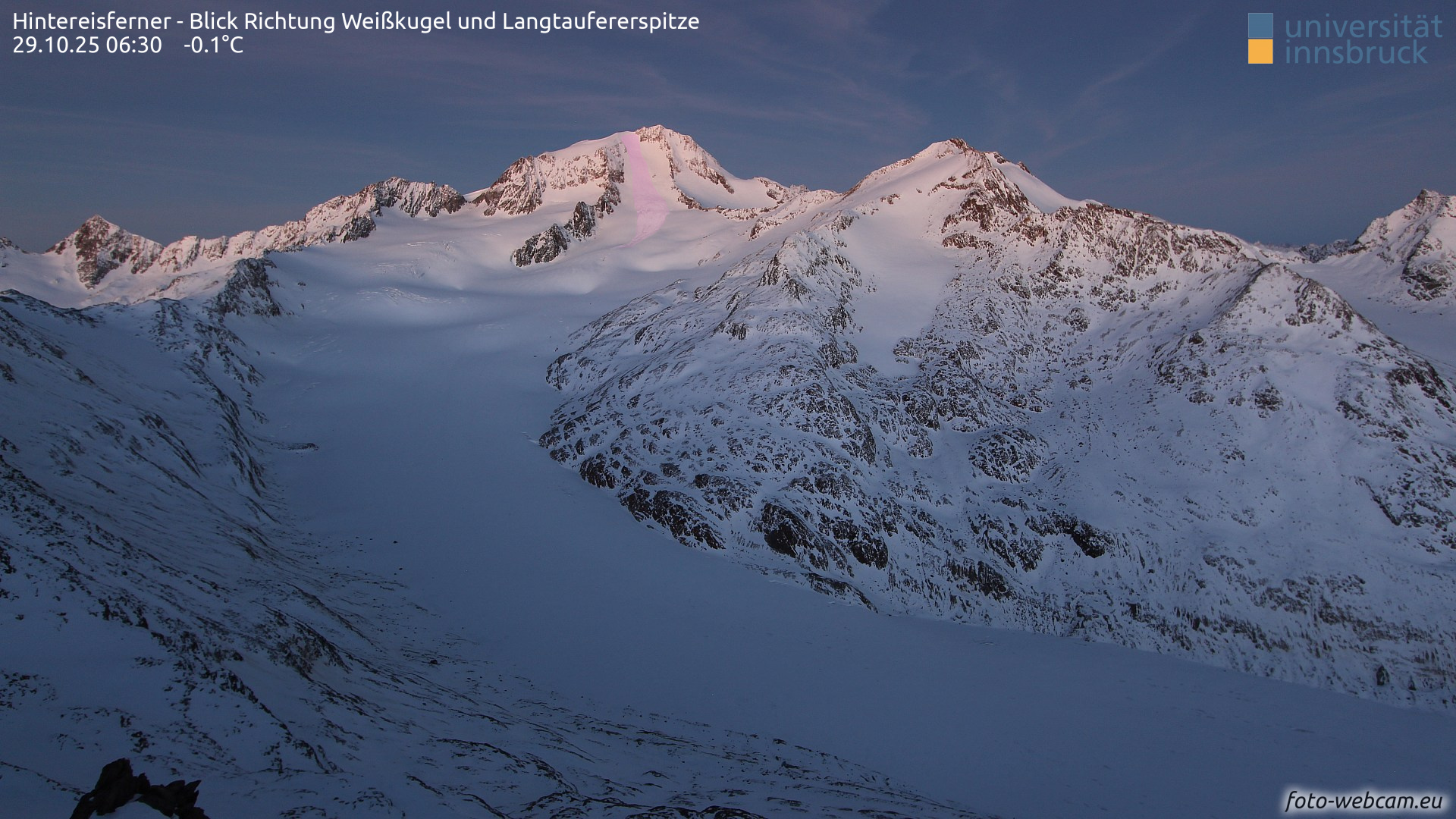 Spontane Schneebrettlawine unterhalb der Weißkugel in einem extrem steilen O-Hang (während oder kurz nach den Schneefällen vom 27.10.2025) (© foto-webcam.eu, 29.10.2025)