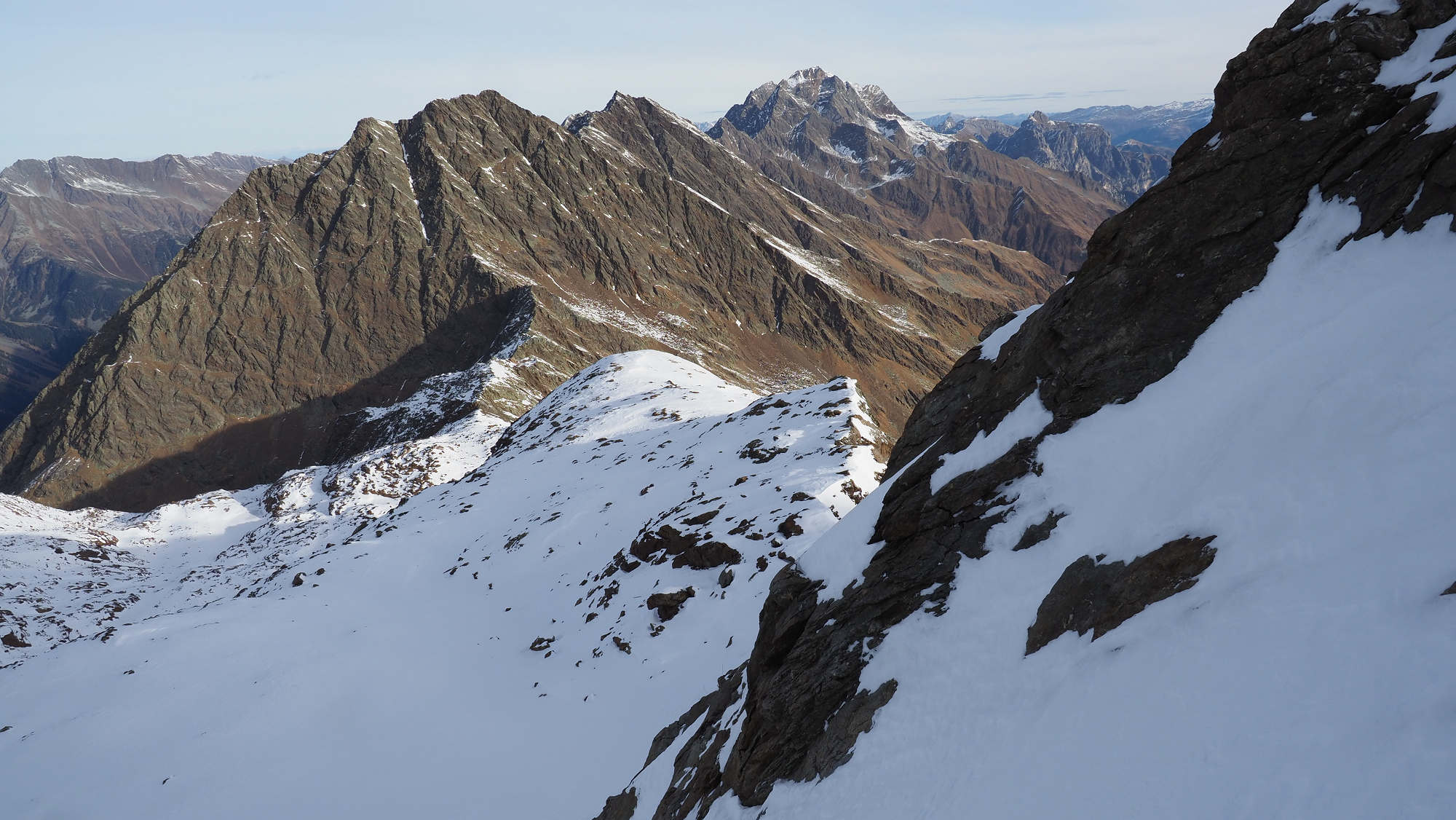 Vorsicht vor frischem Triebschnee v.a. an Schattenhängen in der Höhe