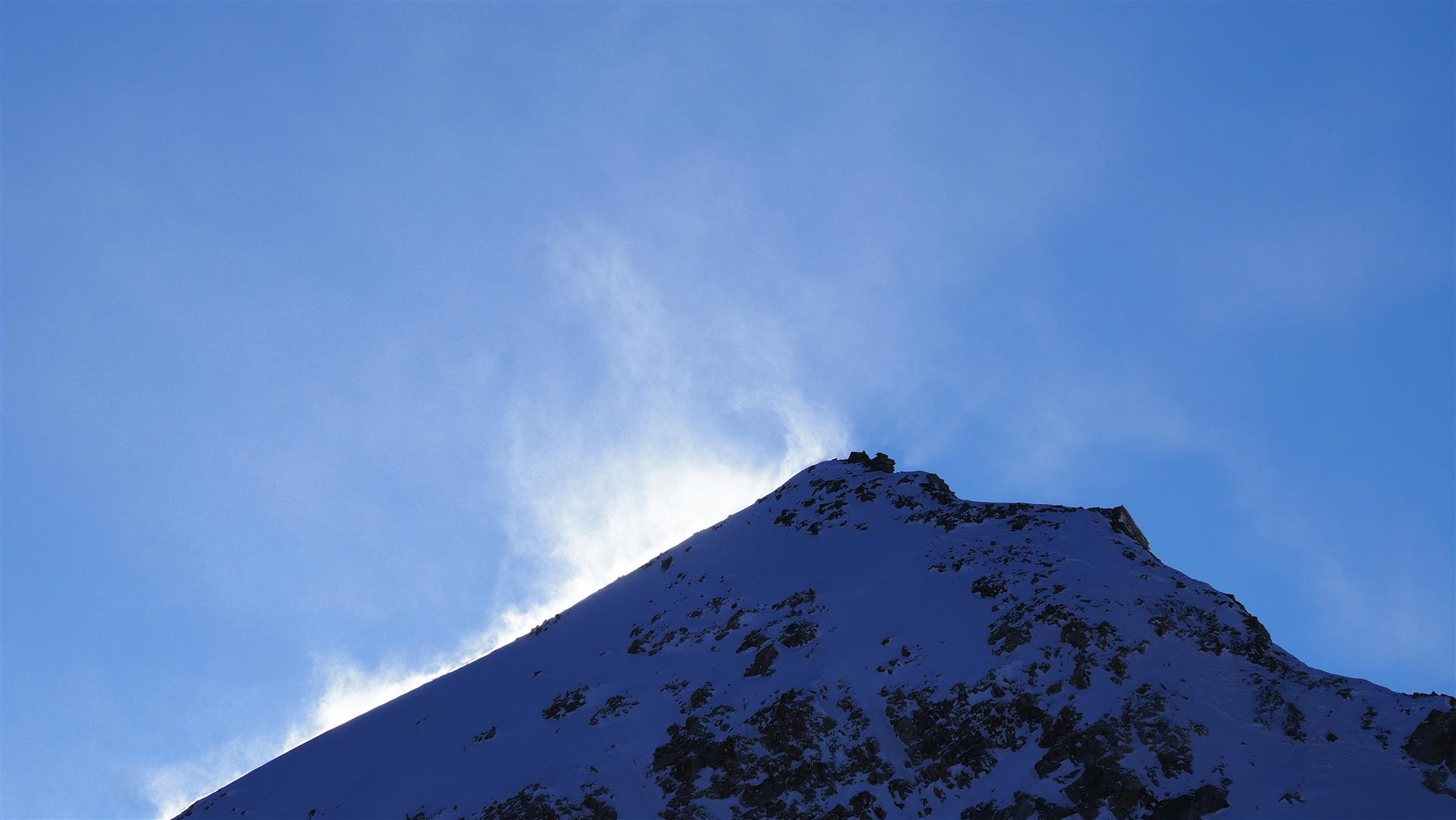 Schnee wird vom Wind verfrachtet. Hintertuxer Gletscher (© LWD Tirol, 18.11.2025)