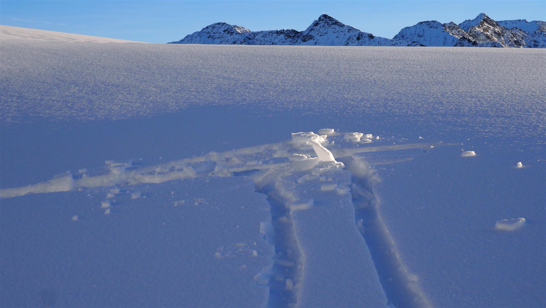 Bruchharsch trübt das Abfahrtsvergnügen. Hochalter, Grieskogelgruppe (© LWD Tirol, 09.12.2025) 