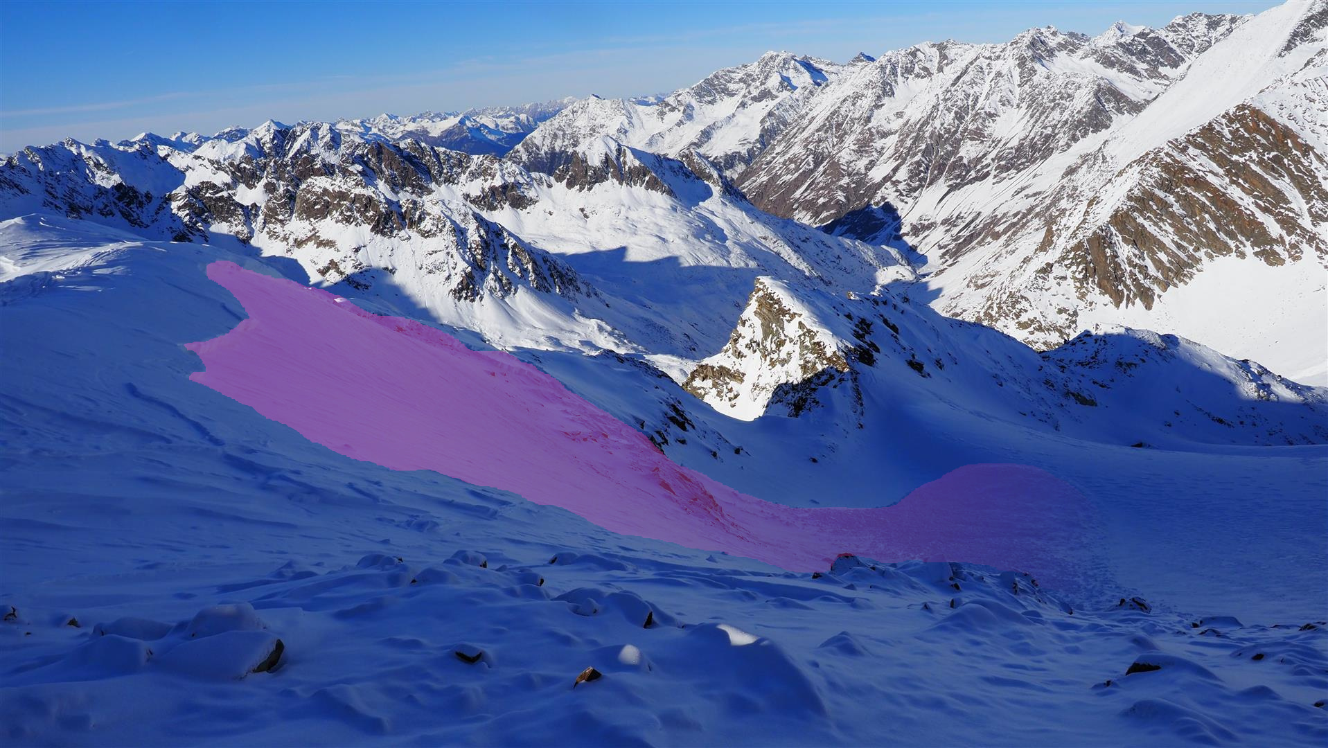 Mittelgroße Schneebrettlawine vom 13.12. unterhalb des Ht. Daunkogels (© LWD Tirol, Foto: 18.12.2025)