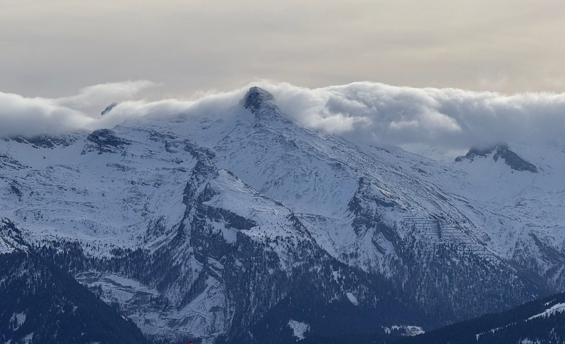 Südstau am Tuxer Hauptkamm (©Stefan Ortner, 23.12.2025).