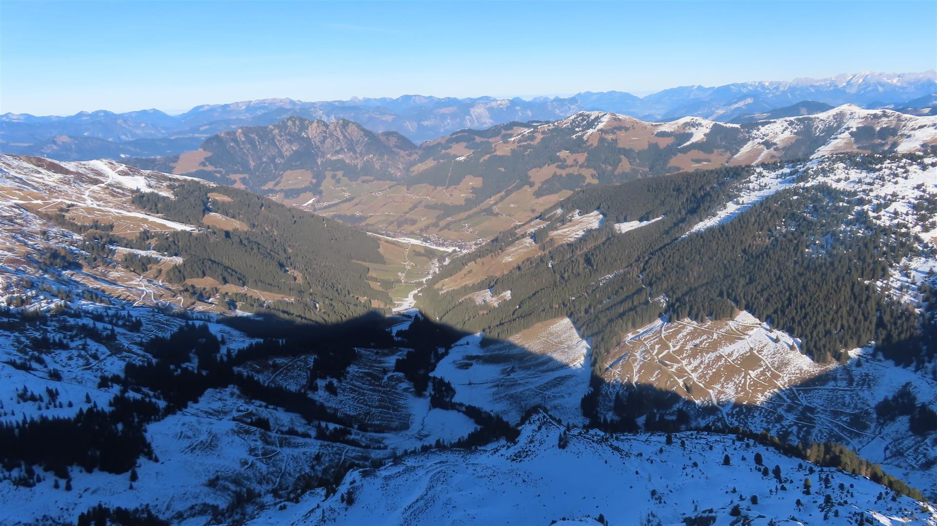 Wenig Schnee auch in der Region Kitzbüheler Alpen / Wildschönau  (© Reinhold Oblak, 27.12.2025)