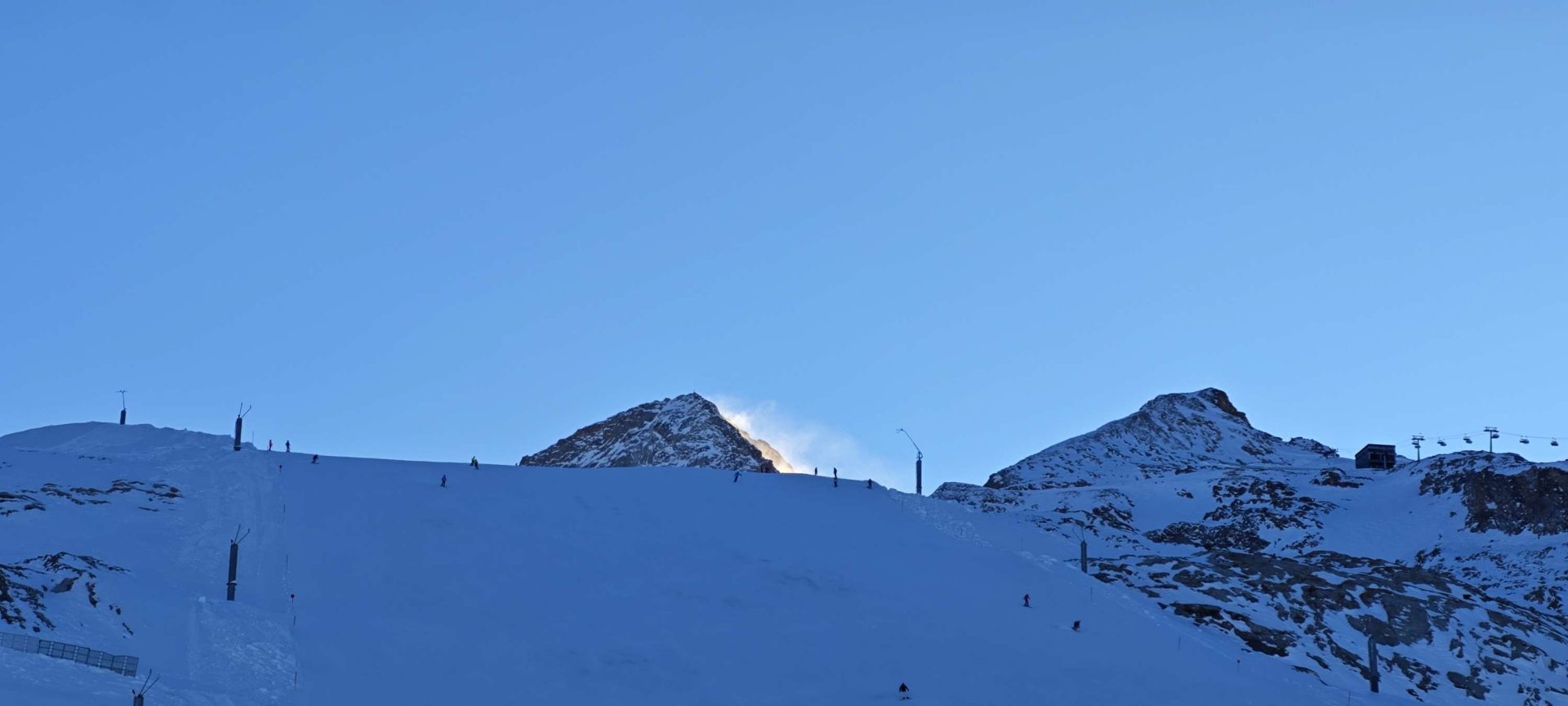 Schneefahnen am 28.12.2025 am Olperer in der Region "Zillertaler Alpen Nordost" (© Michael Gasteiger)