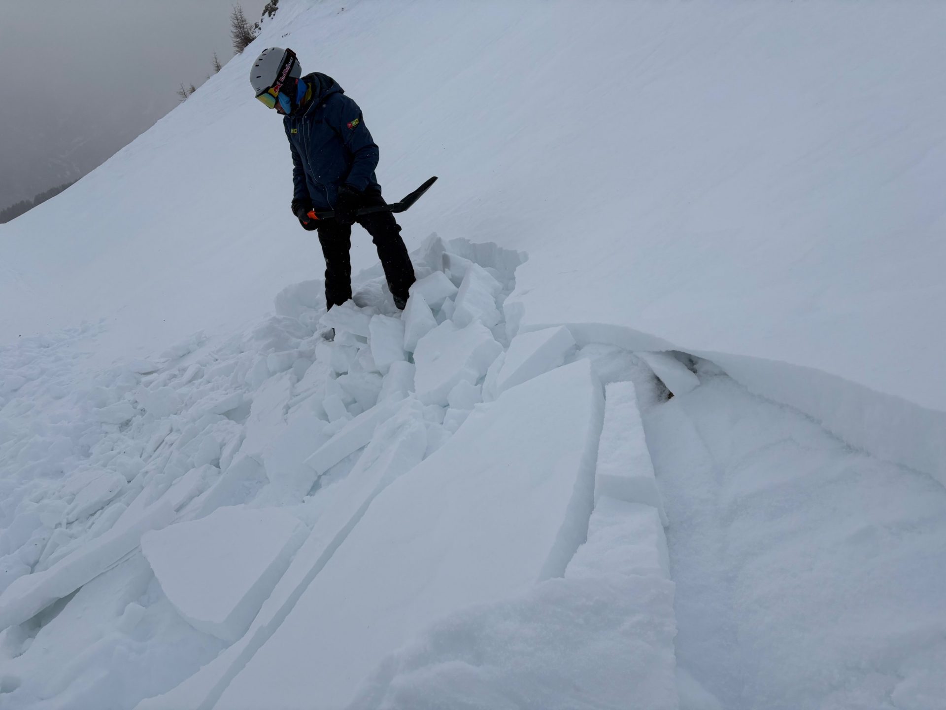 Rissbildungen in der Goldried-Gruppe (© Anton Riepler, 08.01.2026)