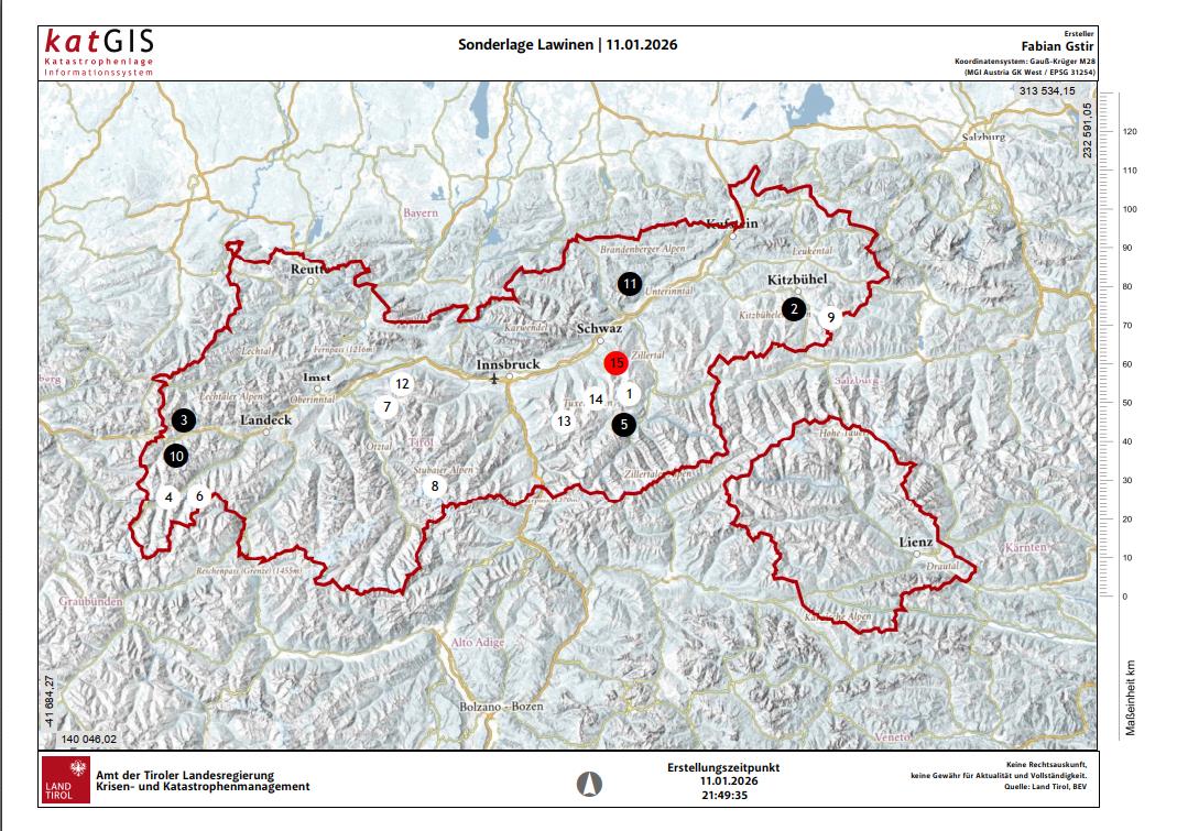 Zusammenstellung der seitens der Leitstelle Tirol gemeldeten Lawinenabgänge am Sonntag, den 11.01.2026. Die erste Tagesmeldung wurde mit "1" , die letzte mit "15" angeführt. Schwarz hervorgehoben sind Lawinenabgänge, bei denen Personen von Lawinen erfasst wurden und bei denen ein Lawineneinsatz initiiert wurde. Weiß umrahmt sind die gemeldeten "Negativlawinen". Rot markiert ist der Lawinenabgang mit Todesfolge. (© Landeswarn- und Lagezentrum)