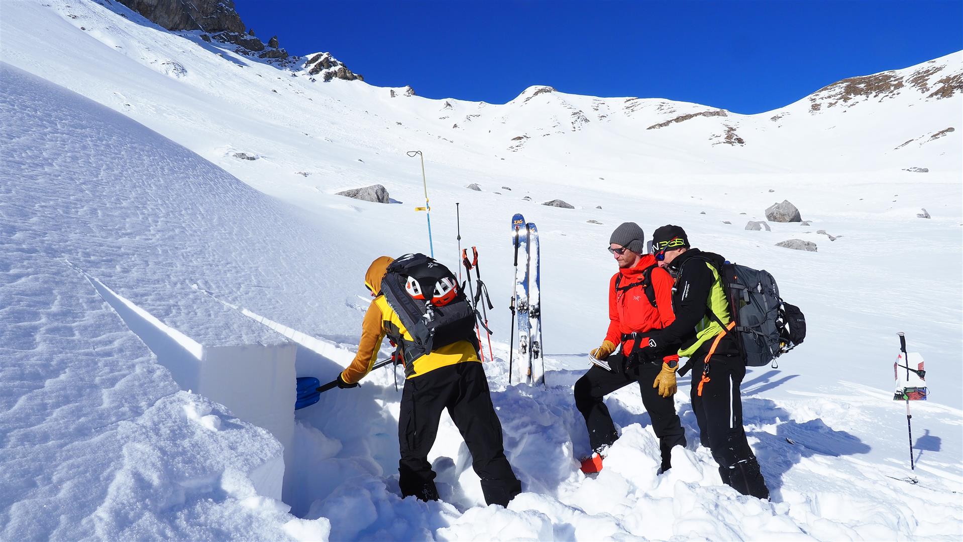 Eine von vielen Schneedeckenuntersuchungen. Region Lechtaler Alpen West (© LWD Tirol, 21.01.2026)