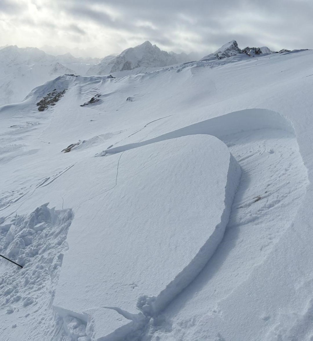 Mitunter hohe Auslösebereitschaft von Schneebrettlawinen. Sellraintal (© Gerhard Baumann, 29.01.2026)