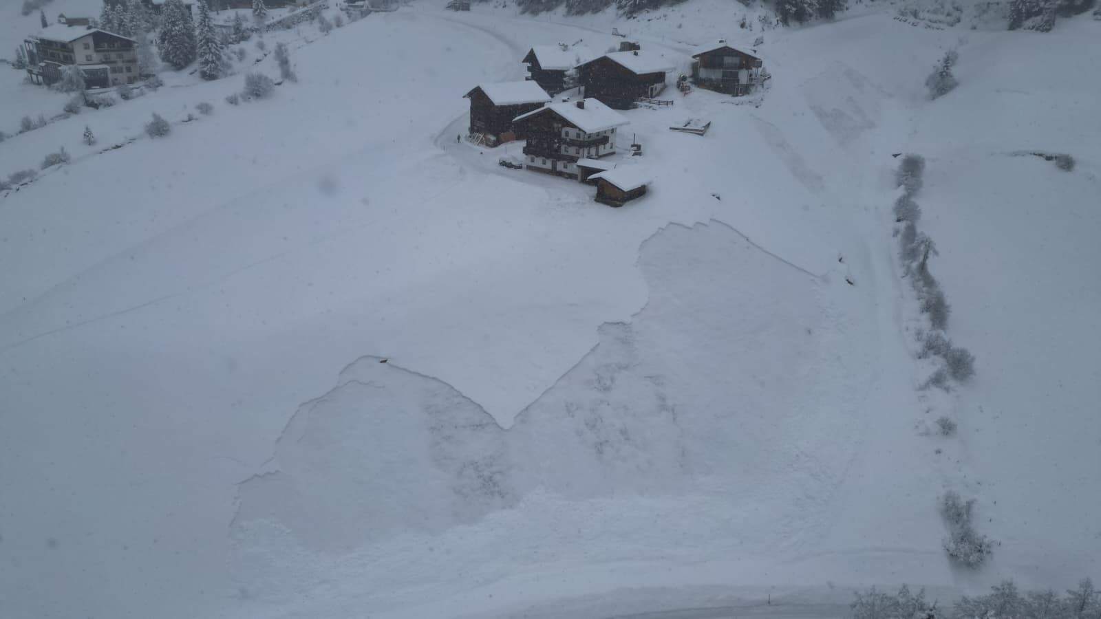 Spontane Lawinenabgänge auf Böschungen in Sankt Jakob im Defereggen (© Mark Kleinlercher, 20.01.2026)