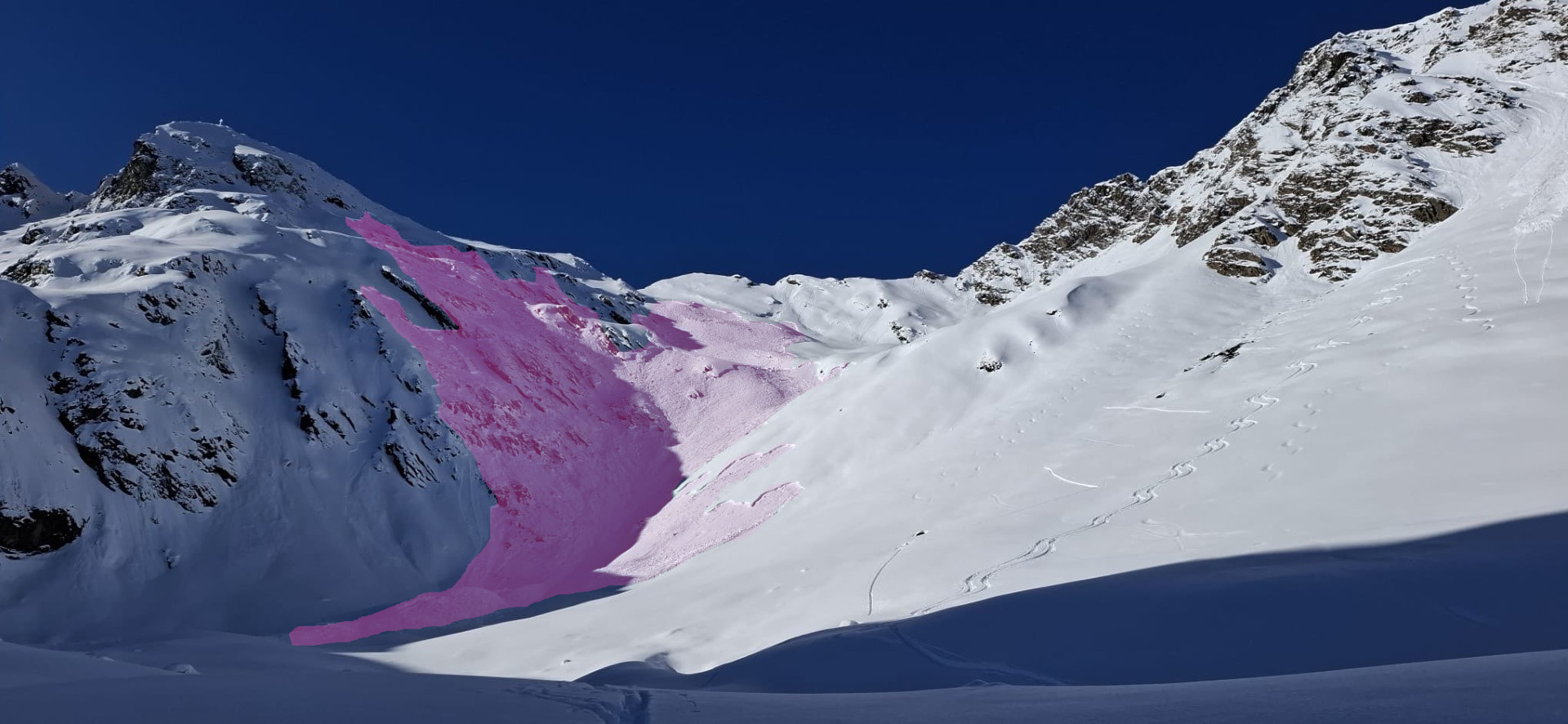 Großflächige Bruchausbreitungen im Eisenkar am Geigenkamm (© Clemens Gufler, 31.01.2026)