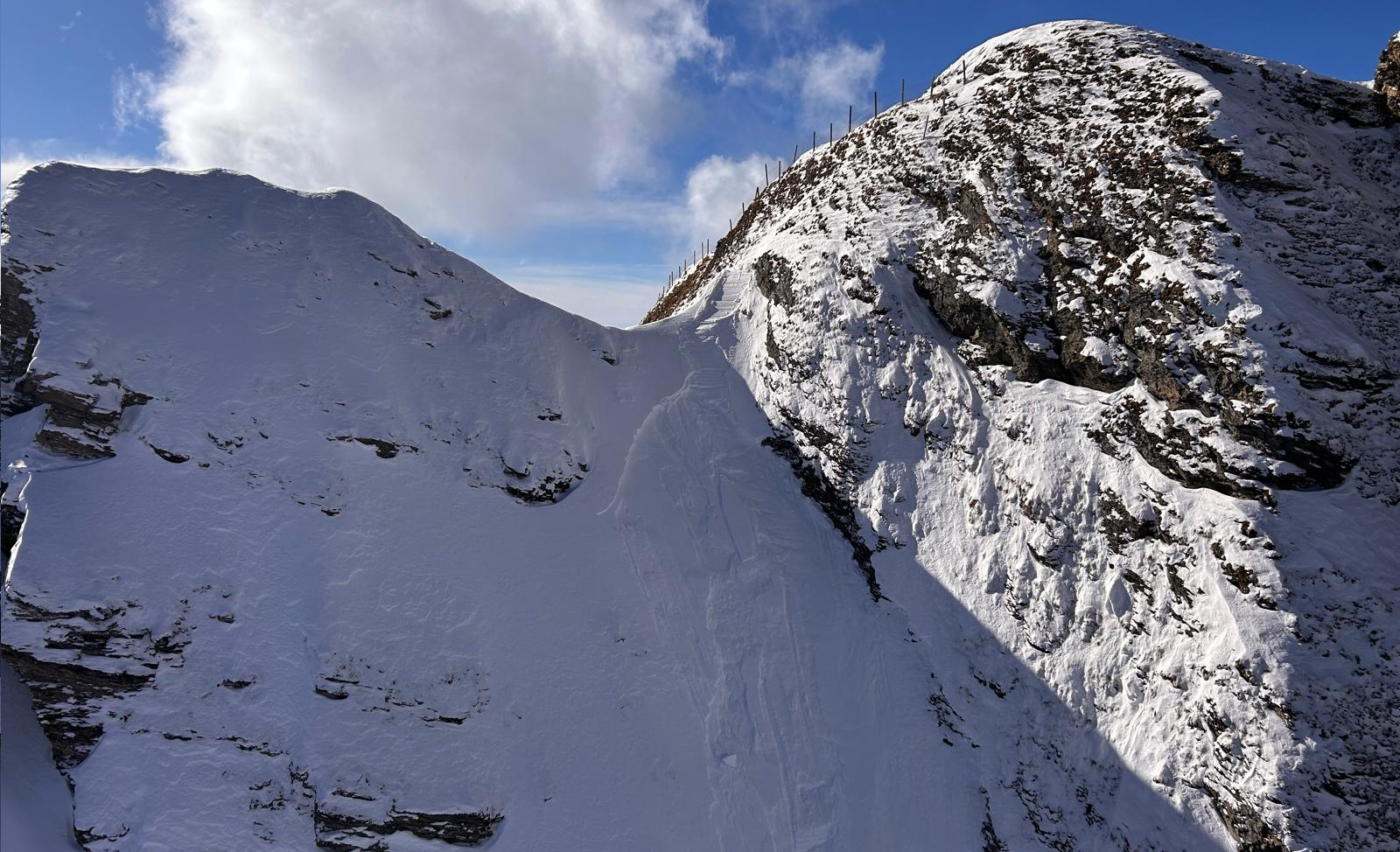 Anrissbereich der Unfalllawine an der Schafseitenspitze in den westlichen Tuxer Alpen (©Alpinpolizei, 08.02.2026).