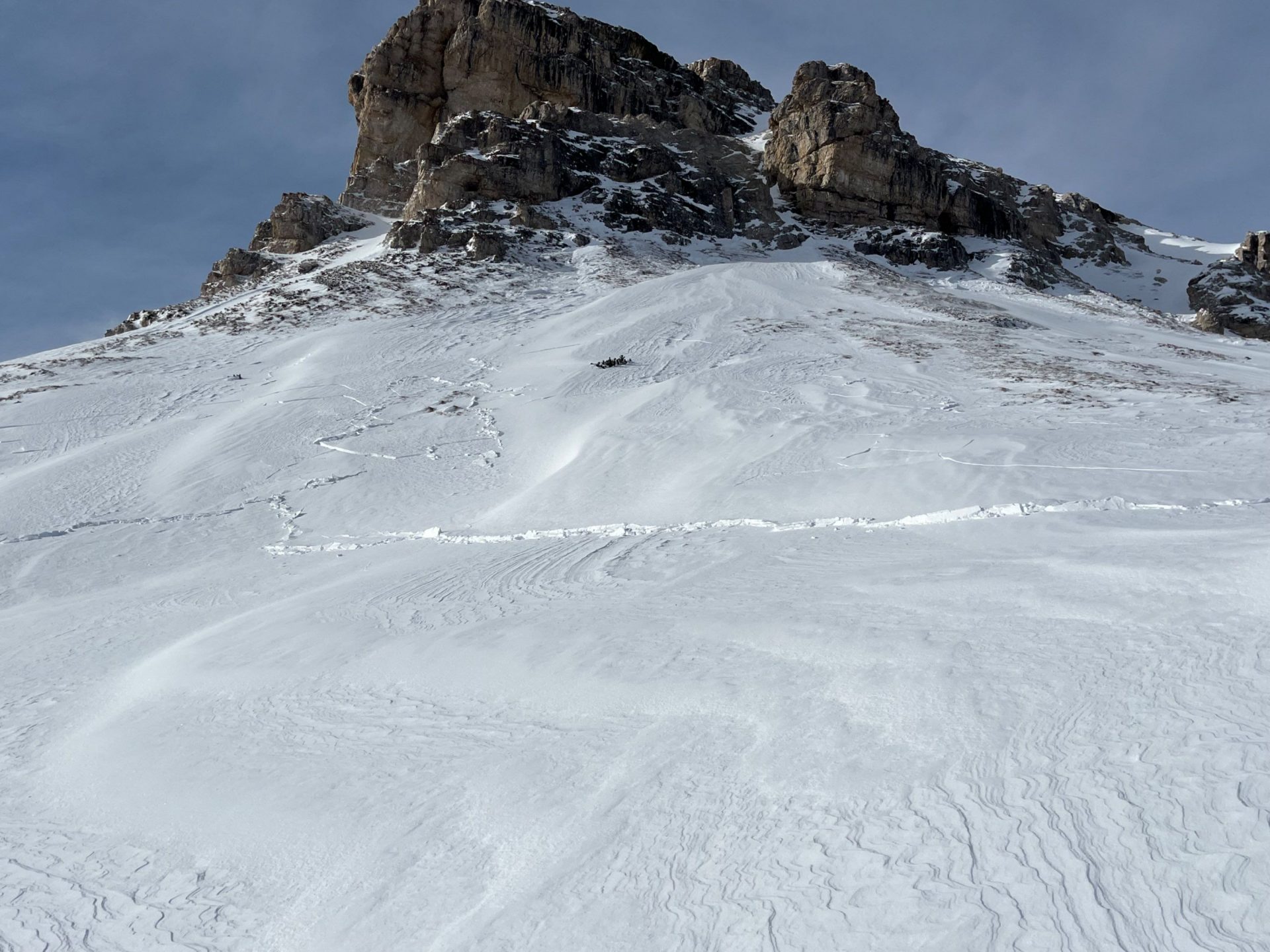 È presente generalmente poca neve – Incidente da valanga mortale al Passo Stalle, 24.12.2024