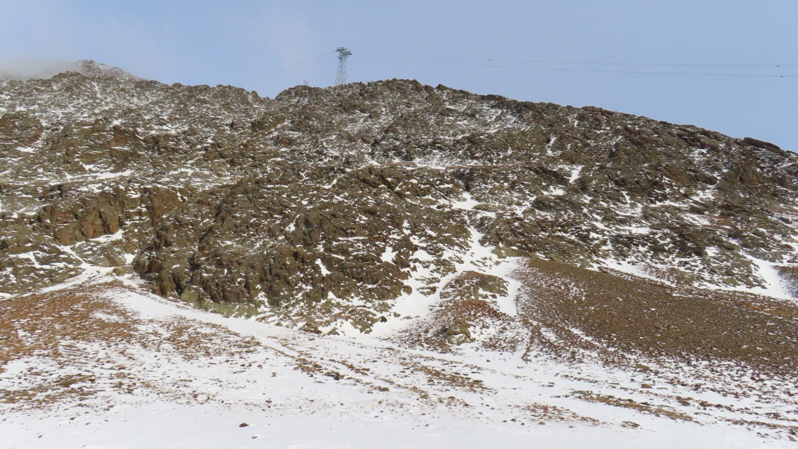 Debole pericolo di valanghe – Attenzione alla neve ventata in quota