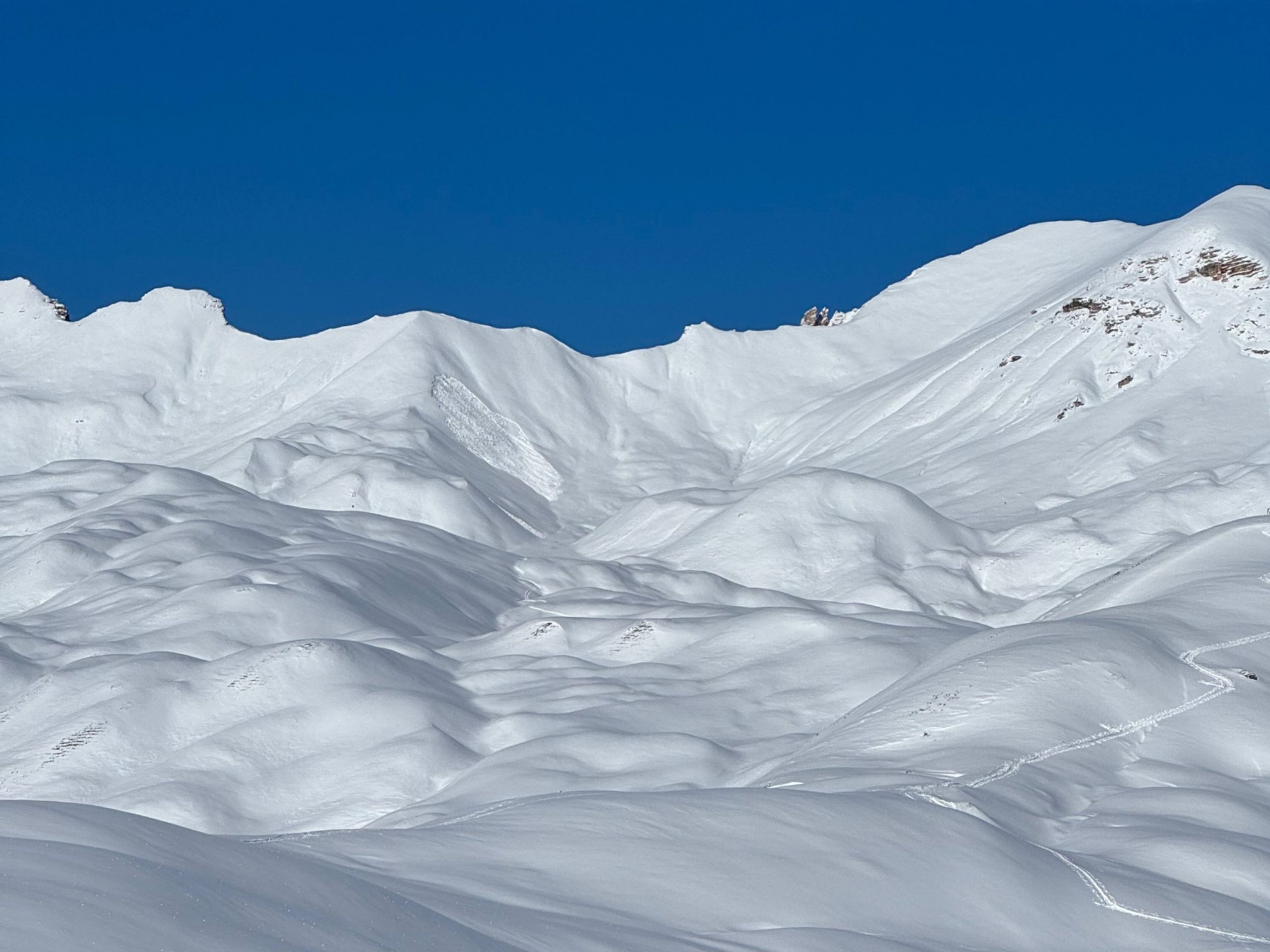 Die Lawinensituation bleibt kritisch. In den östlichen Landesteilen steigt die Lawinengefahr auf Stufe 4 – groß.