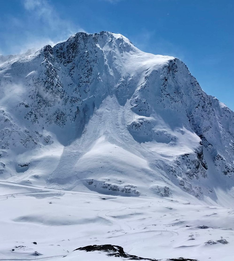 Der frische Triebschnee und das Altschneeproblem verlangen weiterhin Vorsicht – Kurze Unfallanalyse des Lawinenunfalls an der Marteller Hütte vom 15.03.2026